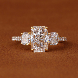 Anillo de Compromiso de Oro de 14K con Tres Piedras y Pavé, Diamante de Laboratorio con Corte Radiante de 2 Quilates Certificado por IGI - Product Image 4
