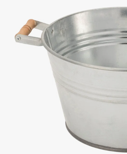 Jardinera Cuadrada de Hierro Galvanizado Hecha a Mano, Accesorio de Decoración para Jardín, Recubrimiento en Polvo, Estilo Rústico Tradicional, Fabricación Artesanal - Product Image 2