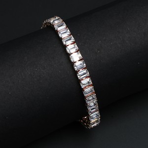 Pulsera de Moissanita con Corte Esmeralda, Chapada en Oro Rosa, Joyería de Eslabones de Cadena Mansi Gold, Grabado Personalizado Disponible para Regalo o Fiesta - Product Image 1