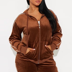 Chándal de Terciopelo Bordado de Invierno de la Mejor Calidad para Mujer con Diseño de Cremallera Completa, Estilo Urbano, Uso en Exteriores, Ajuste Holgado y Cómodo - Product Image 4