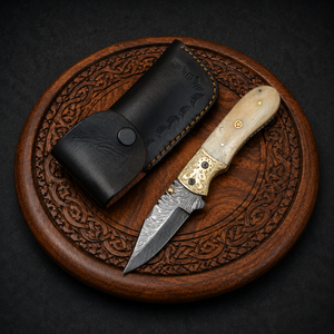 Navaja de bolsillo plegable de acero de Damasco hecha a mano con mango de hueso, funda de cuero, cuchillo EDC para caza y camping, fabricante OEM ODM - Product Image 1
