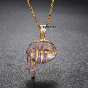 Pendentif Lèvres en Argent 925 Plaqué Rhodium et Or avec Moissanite, Breloque Unisexe Hiphop, Bijou Rond Taille Brillant pour Fête - Product Image 1