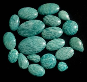 อะมาโซไนต์สีธรรมชาติแบบไม่ผ่านการปรับแต่ง รูปทรงคาโบชอง 10 ชิ้น ชุดอัญมณีสำหรับทำเครื่องประดับ - Product Image 3