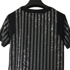 T-shirt en tricot noir à manches courtes pour homme avec motif rayé pailleté, col rond, coupe décontractée - Product Image 3
