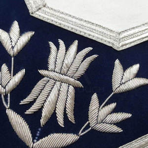 Tabliers maçonniques haut de gamme, design personnalisé avec coutures soignées, pour la tenue traditionnelle et une utilisation formelle, tabliers maçonniques durables - Product Image 3