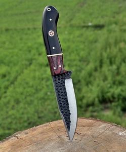 Cuchillo de caza hecho a mano, forjado y martillado, con hoja fija, mango de madera Pakka, para bushcraft, camping, EDC, cuchillo utilitario tipo Skinner. - Product Image 6