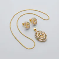 Bhargavi Trendiges Imitiertes Rhodium-Plattiertes Zirkon-Anhänger-Ohrringe-Set Damen Brautschmuck Jubiläums-Trendiger Stil