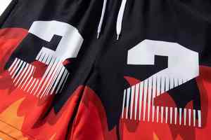 กางเกงขาสั้นผู้ชายลายพิมพ์ดิจิทัลสุดฮิตสำหรับฤดูร้อน สไตล์ลำลอง น้ำหนักเบา มีเชือกผูกเอว เหมาะสำหรับใส่เที่ยวเล่นกลางแจ้ง - Product Image 2