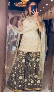 Ensemble Sharara en soie Chinnon lourde avec broderie de sequins et dupatta en filet papillon, tenue ethnique festive entièrement cousue - Product Image 3