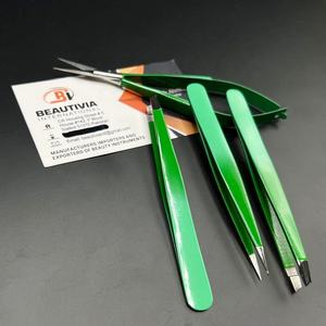 Vente en gros, pince à sourcils légère et durable à pointe inclinée, pince à sourcils professionnelle personnalisée et durable en acier inoxydable - Product Image 1