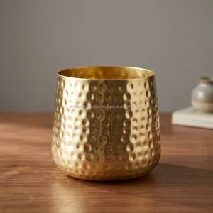 Pot de fleurs en laiton martelé fait main, jardinière décorative en métal de qualité supérieure, récipient floral rustique pour la décoration intérieure de la maison et du jardin - Product Image 6