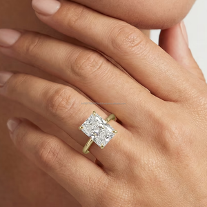 Bague de fiançailles minimaliste pour femme en or blanc 14 carats avec diamant de laboratoire certifié IGI taille radiant 2 carats - Product Image 2