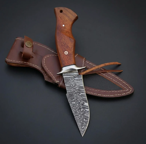 Couteau de chasse artisanal en acier Damas avec manche en bois naturel |   Couteau de camping extérieur personnalisé avec étui en cuir | - Product Image 1