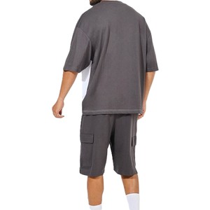 Conjunto de dos piezas gris y blanco para hombre, camiseta de manga corta extragrande y pantalones cortos tipo cargo, conjunto informal de verano para calle - Product Image 2
