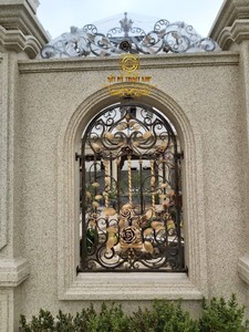 Porte d'entrée en fer forgé à double battant de style européen Khang Hung Phat, revêtement poudré, durable, design orné - Product Image 6