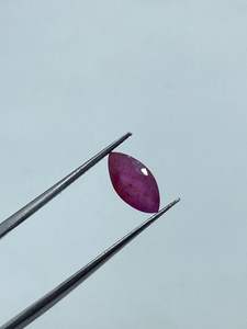 Pierre précieuse naturelle de qualité supérieure, rubis rose-violet transparent, pierre brute taillée en marquise, par l'exportateur - Product Image 4