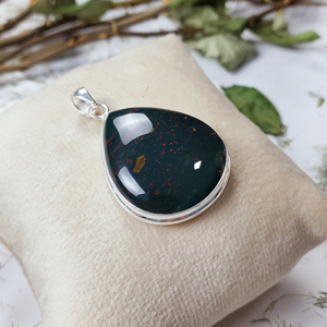 Colgante de Plata de Ley 925 con Forma de Corazón y Piedra de Sangre |   Joyería de Piedras Preciosas Hecha a Mano Personalizada al por Mayor - Product Image 5