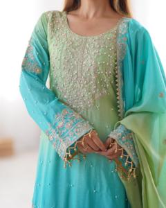 Traje Salwar Kameez de seda Chinon indio-pakistaní con bordados elaborados, elegante atuendo para bodas y fiestas, ropa festiva para mujeres. - Product Image 5