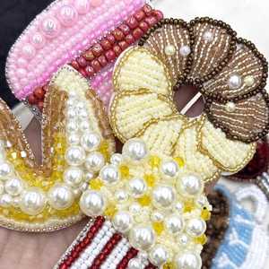 Breloques décoratives en perles pour sacs fourre-tout et pochettes, élégantes breloques en perles pour sacs, conçues avec des détails raffinés - Product Image 5