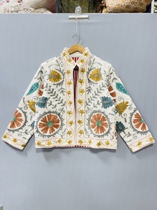Veste en laine florale brodée à la main de qualité supérieure, col montant, manches longues, style décontracté chaud pour l'automne - Product Image 1