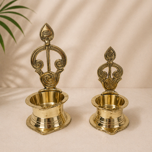 Lampe à huile décorative en laiton à mèche unique avec support, style traditionnel Pooja Deepam, pour la décoration de la maison et du temple - Product Image 2
