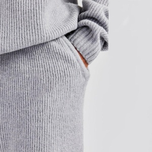 ชุดฤดูหนาวใหม่สำหรับผู้ชาย กางเกงไหมพรมเนื้อนุ่มทรงหลวม แต่งกระเป๋าถักพร้อมโลโก้สั่งทำ กางเกงจ็อกเกอร์ไหมพรมสำหรับผู้ชาย - Product Image 3