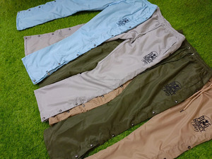 Pantalon de survêtement décontracté en nylon pour hommes, coupe-vent uni avec jambe large brodée et bouton latéral, joggers légers - Product Image 5