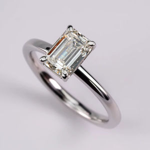 Anillo de Compromiso Solitario Minimalista de Oro de 18K/14K/10K con Diamante Cultivado en Laboratorio con Corte Esmeralda de Lujo VVS Diam 1.00 Ct, Certificado por IGI - Product Image 1