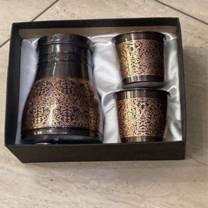 Coffret Cadeau Carafe et Bouteille d'Eau en Cuivre Mat Pur avec 2 Tasses en Cuivre – Vaisselle Portable pour la Maison et le Bureau – Artisanat Indien - Product Image 2