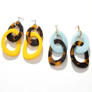 Boucles d'oreilles en résine époxy transparente, élégantes, légères, bijoux de mode modernes pour femmes - Product Image 6