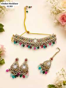 Parure de collier ras-du-cou rose haut de gamme en Kundan taille émeraude, plaqué or antique, avec boucles d'oreilles perlées et Maang Tikka, pour mariage indien nuptial - Product Image 4