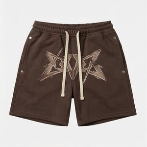 Shorts pour hommes personnalisés avec appliques brodées, style sport décontracté, streetwear, mode premium, tendance été - Product Image 1