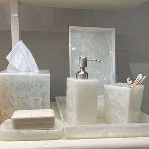 Ensemble de salle de bain de luxe en résine artisanale pour la décoration intérieure, distributeur de savon, gobelet et plateau de qualité supérieure avec finition brillante - Product Image 6