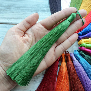 Pompon en soie de qualité supérieure, 24 couleurs, grand modèle de 15 cm, pour la décoration de Mala, les rideaux intérieurs et les vêtements, avec fils de fixation inclus - Product Image 1
