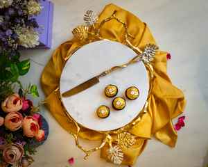 Base para Pastel Decorativa con Campana Metálica para Cumpleaños y Fiestas, Campana para Pastel de Metal y Mármol y Base para Pastel - Product Image 6