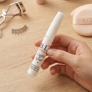 Colle à ongles de précision 2g Formule UV légère Étiquette privée personnalisée OEM/ODM Ciment pour faux ongles - Product Image 3