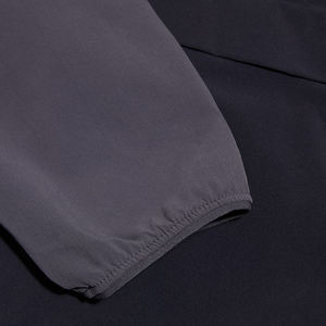 เสื้อแจ็คเก็ตแขนยาวผ้าแคนวาสแบบมีฮู้ดสำหรับฤดูหนาว กันลม สีตัดต่อ ซิปครึ่งตัว มีกระเป๋าหน้า รับผลิตตามสั่งขายส่งสำหรับทุกเพศ - Product Image 5