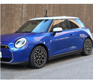 El Mini Cooper Eléctrico 2025 es un hatchback totalmente rediseñado de nueva generación, impulsado por batería, construido sobre una plataforma EV dedicada. - Product Image 2