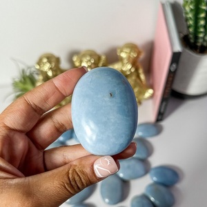 Pierre de palmier ovale naturelle en angelite, sculptée à plat, polie à la main, pierre précieuse bleue, Feng Shui, méditation, Reiki, énergie des chakras - Product Image 3