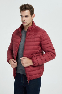 Chaqueta Acolchada Roja Unisex, Cuello Alto, Cierre de Cremallera, Resistente al Viento, Ropa Casual de Invierno, Corte Regular Delgado, Relleno de Fibra de Poliéster 100% - Product Image 3