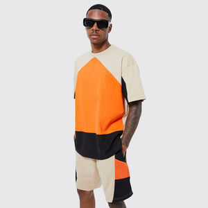Conjunto de camiseta y pantalones cortos para hombre en bloques de color naranja, beige y negro, camiseta de cuello redondo de dos piezas con pantalones cortos a juego, ropa deportiva informal. - Product Image 1