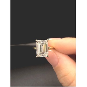 Anillo de Compromiso con Diamante Corte Esmeralda para Mujer, Anillo de Boda para Propuesta o Aniversario, Disponible a Precio de Exportación - Product Image 1