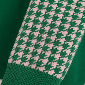 Cardigan vert tricoté à col en V avec imprimé lettres grecques et manches pied-de-poule pour femme, style preppy, manches longues - Product Image 3
