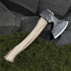 Hacha de tallado forjada a mano, hojas de acero al carbono, mangos de fresno, fundas de cuero - Product Image 4