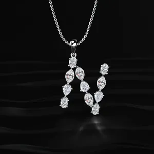 Pendentif en diamant CVD cultivé en laboratoire certifié IGI, clarté VVS-VS, nouvelle arrivée, lettre V, avec collier solitaire en or blanc couleur D-E. - Product Image 3