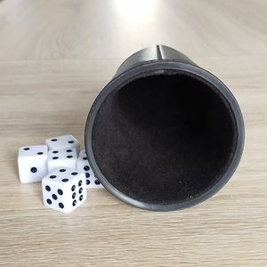 Gobelet à dés en cuir PU personnalisé avec logo, vente chaude, avec 6 dés, fabricant de gobelets à dés de luxe en cuir personnalisé - Product Image 5