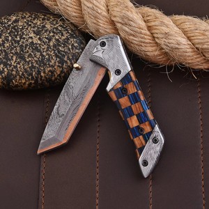 Cuchillo plegable de cobre damasco forjado a mano con mango de madera, clip de bolsillo y funda de cuero, cuchillo de caza EDC personalizado CuMai. - Product Image 3