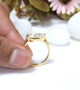 Anillo de compromiso y boda vintage de oro amarillo macizo de 14K para mujer con moissanita de 2 quilates de corte marquesa y engaste de media montura - Product Image 2
