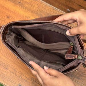 กระเป๋าสะพายพาดลำตัวหนังวัวทำด้วยมือสำหรับผู้หญิงทำด้วยมือแบบตะเข็บด้วยมือสไตล์ตะวันตกแบบปรับได้ - Product Image 6