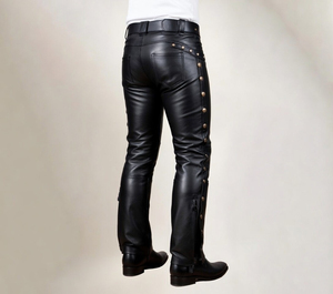 Pantalones de cuero moto negros para hombre, de cintura media, pierna recta, con remaches dorados - Product Image 2